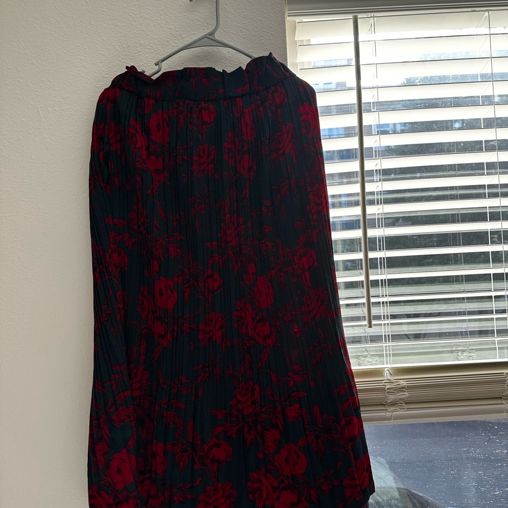 NWT Chic Floral A-Line Skirt in Red and Black